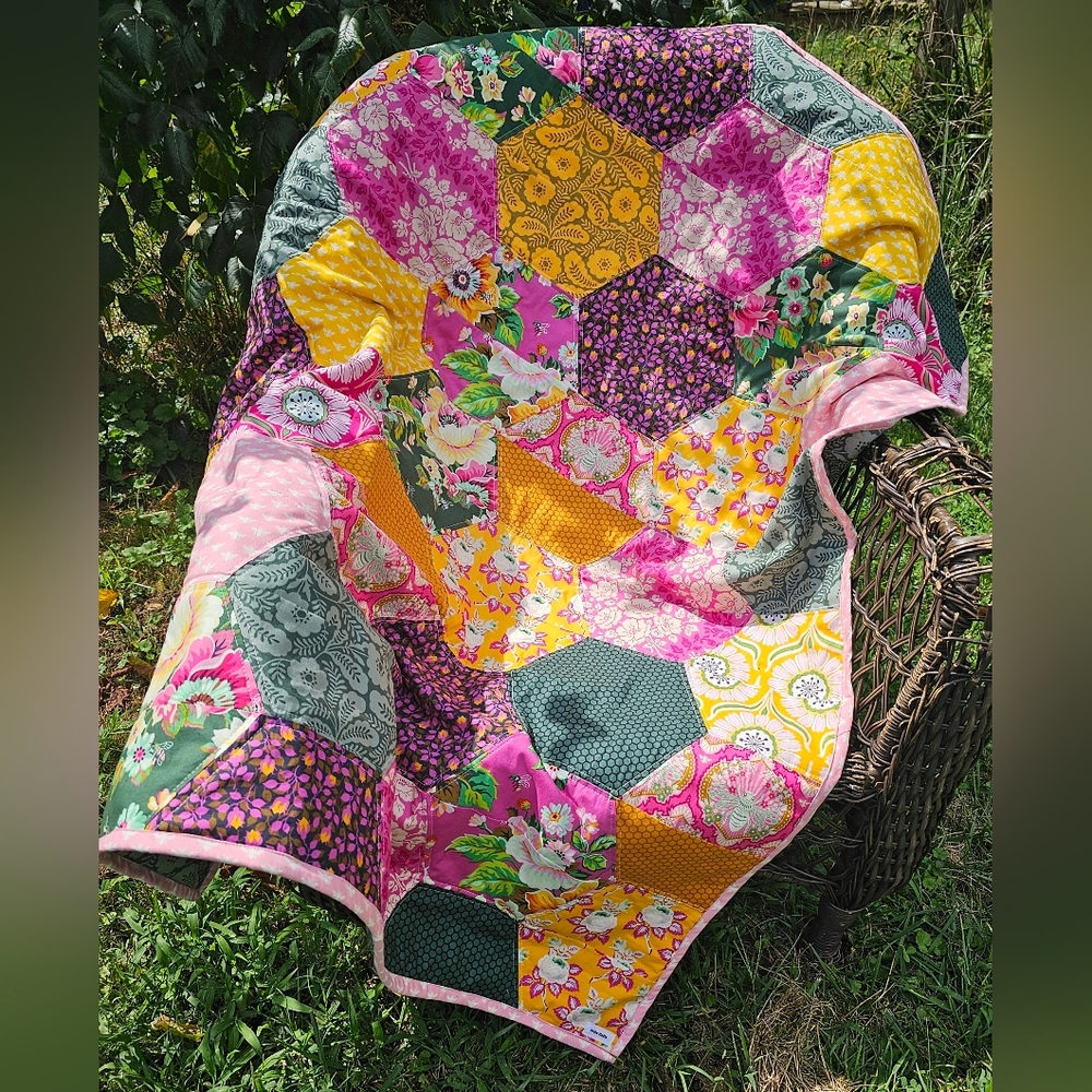 Hexagon Patchwork Quilt, Floral Quilt, Boho Throw Quilt for Girls